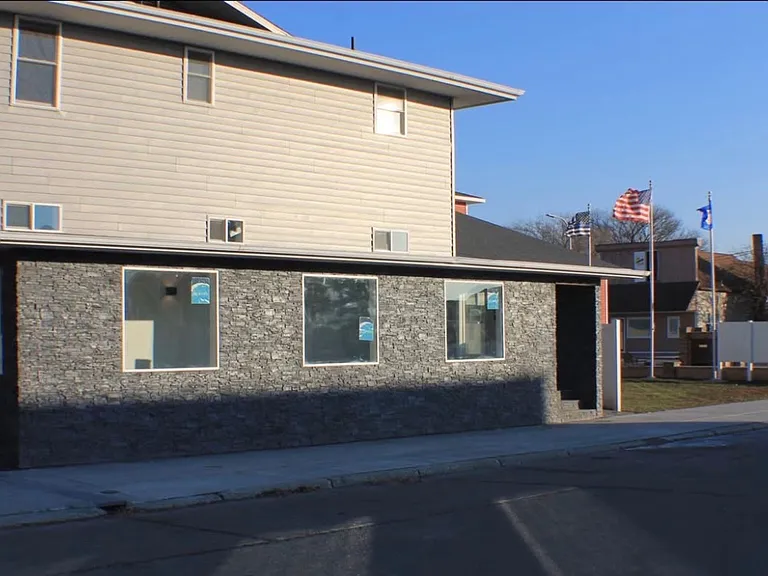 228 2nd Ave W — Photo 2