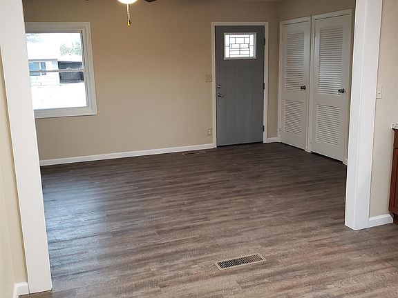 5th image of 1025 Holly Dr