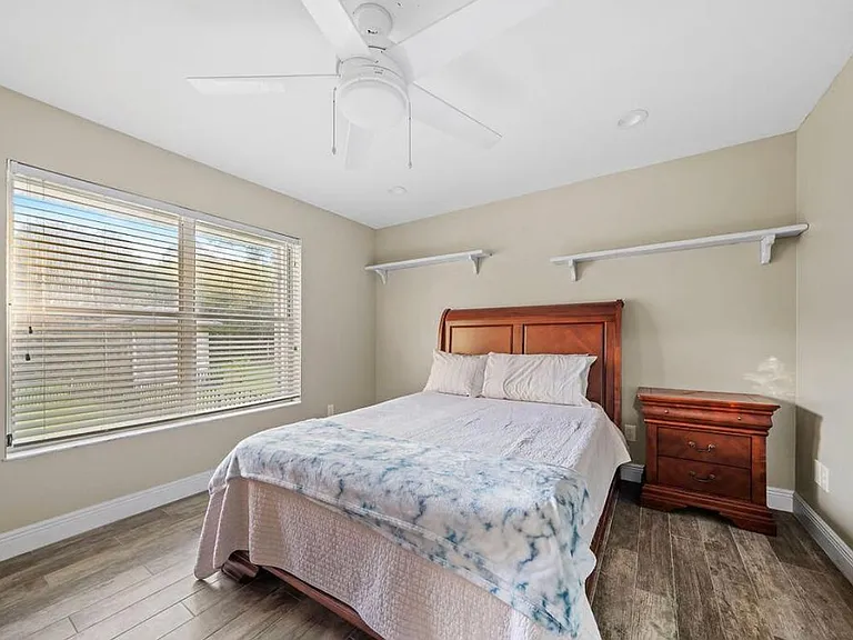 775 Howard St — Photo 18