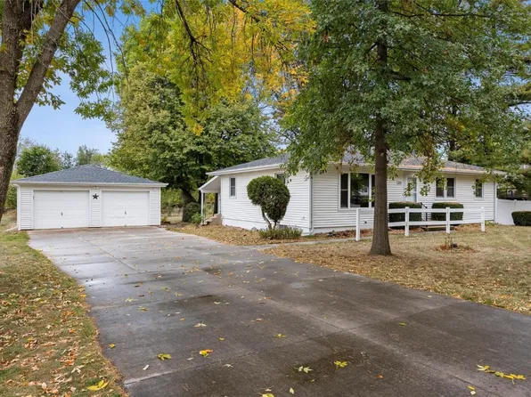 125 Northhaven Dr, Robins, IA 52328