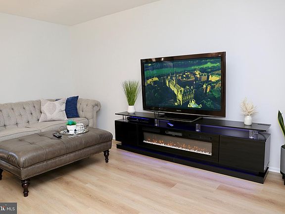 4th image of 62 Wyndham Pl #5