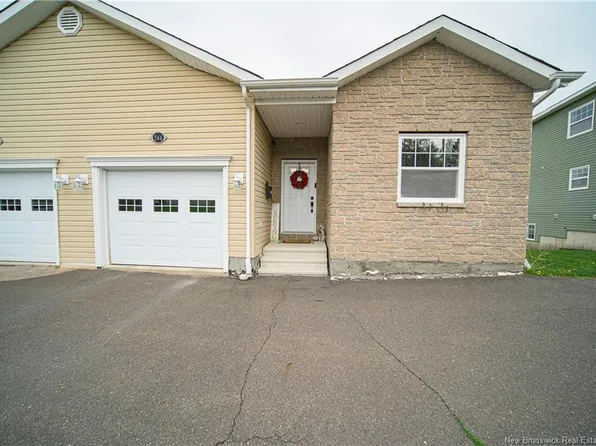 566 Canada St, Fredericton, NB E3A 4A7