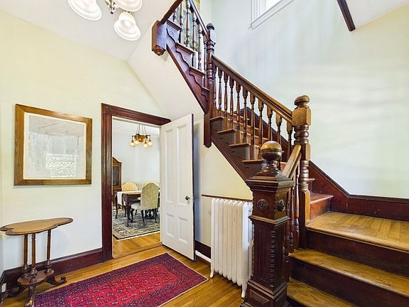 3rd image of 26 Woodlawn St