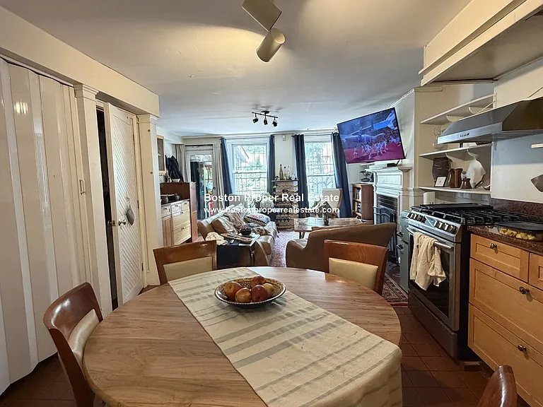 429 Beacon St #1A — Photo 3