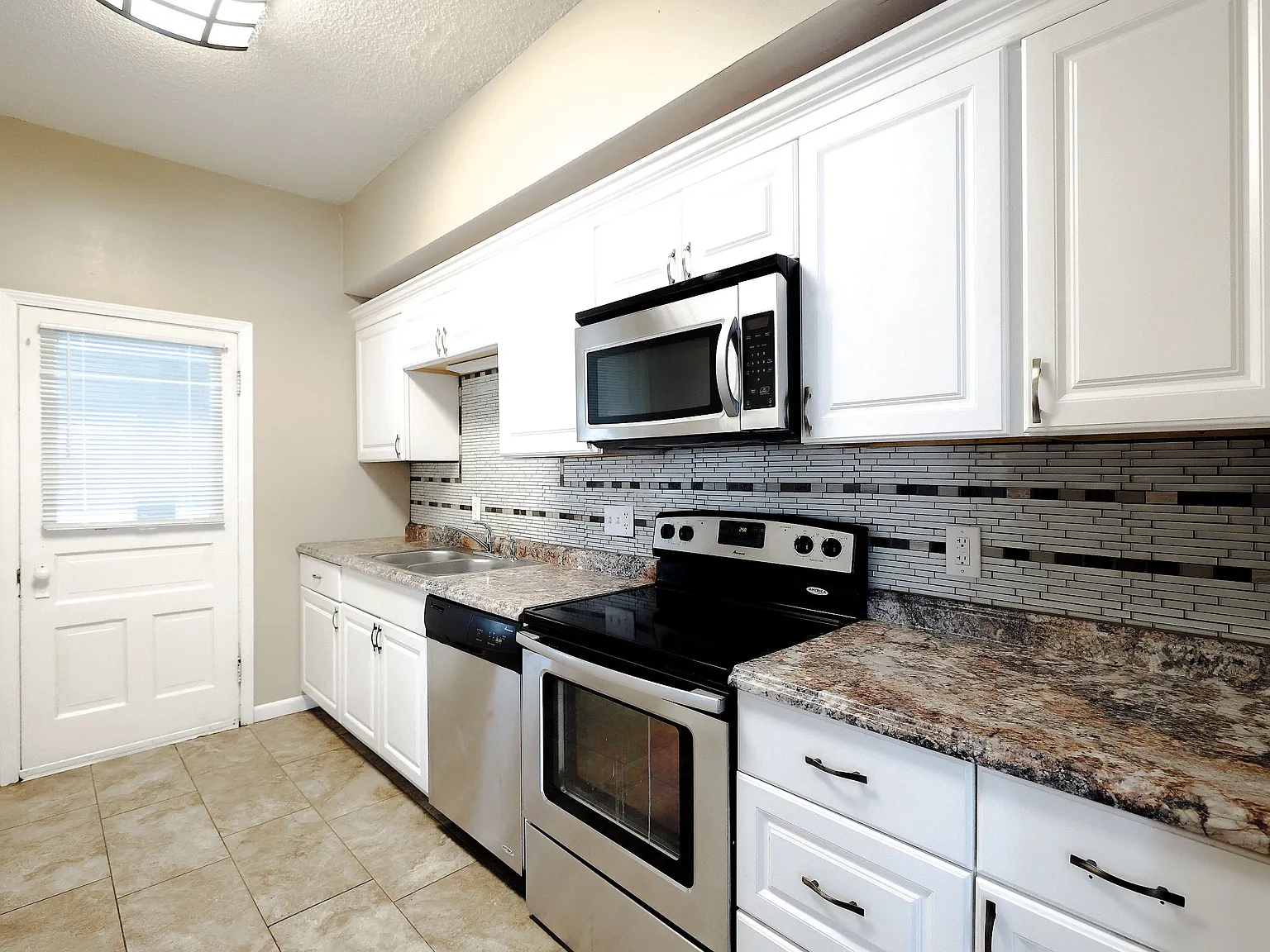 4 bed, 1452 sqft, $1,499 — Photo 4