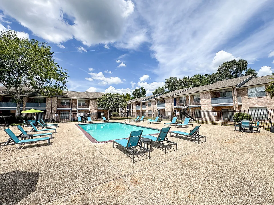 Brookhollow Apartments