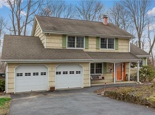 16 McNair Dr, Mahopac, NY 10541