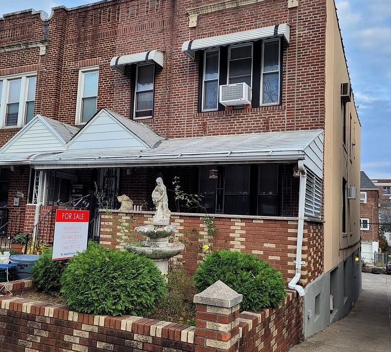 1st image of 5025 42nd St