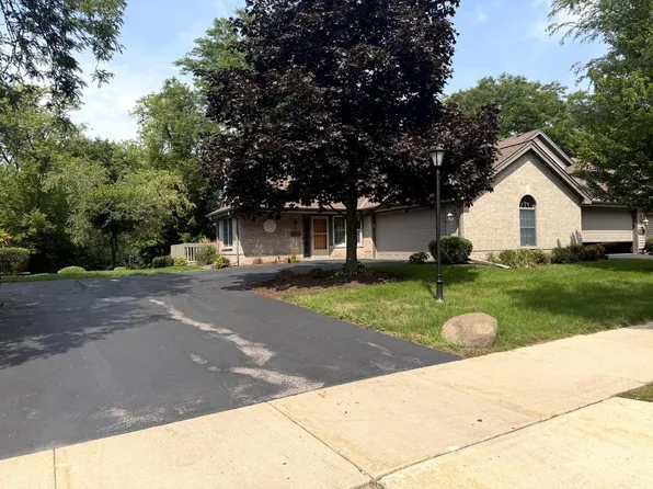 1924 Springbrook DRIVE N N #A, Waukesha, WI 53186