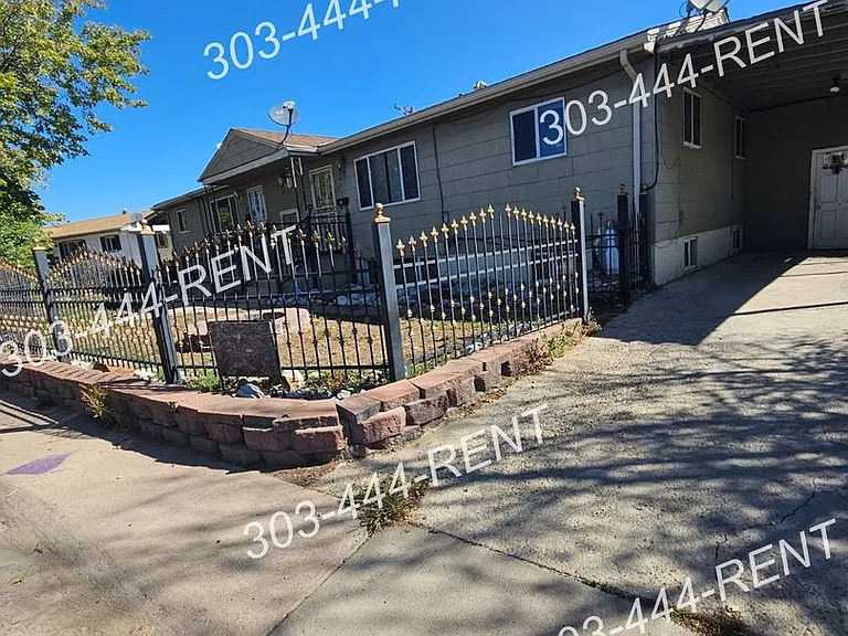 518-520 522 & S 1st Way #524-1520 — Photo 2