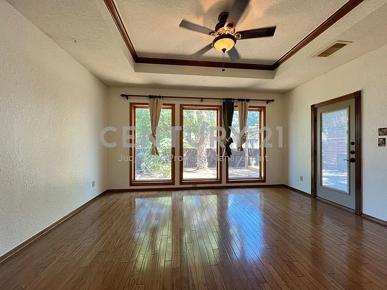 3316 Camden Dr — Photo 9