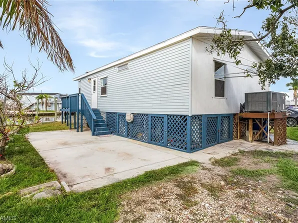 3899 Phoenix Dr, Saint James City, FL 33956