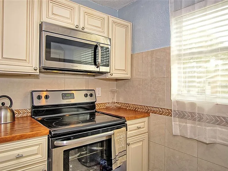 3001 E Jefferson St — Photo 26