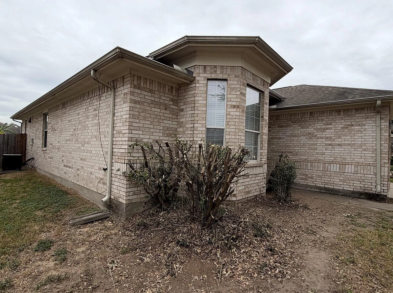 3 bed, 2.0 bath, 1545 sqft, $1,800 — Photo 2