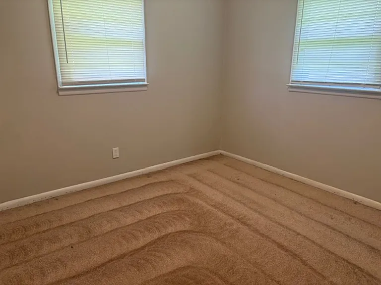 304 W Adams St — Photo 10