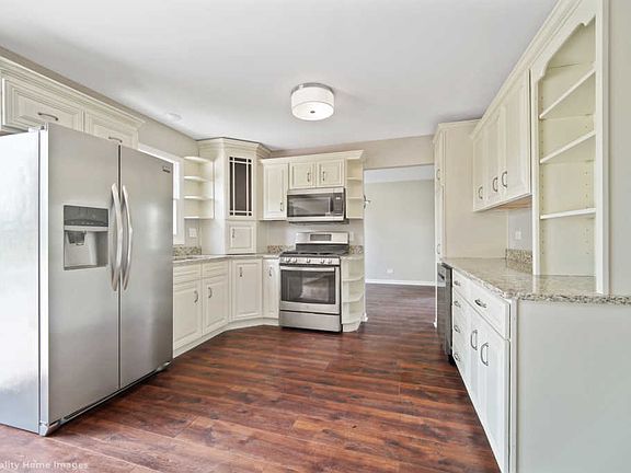2nd image of 3725 Arrowwood Ln