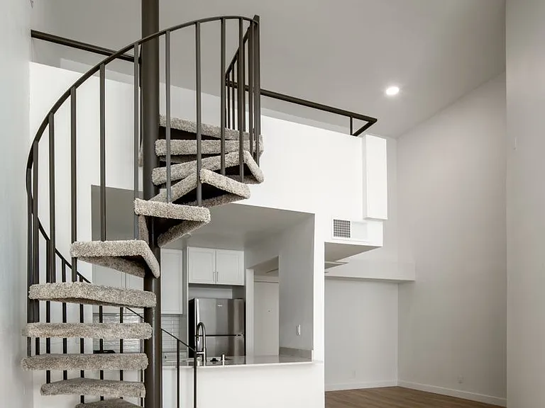 Warner Pointe — Photo 10