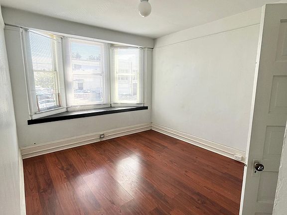 4th image of 1560 Howard St