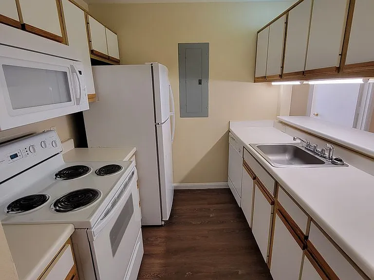 529 Sw Pkwy #301 — Photo 11