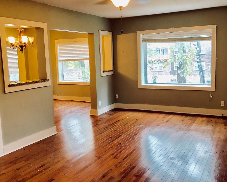 1st image of 4326 Roanoke Pkwy APT 201