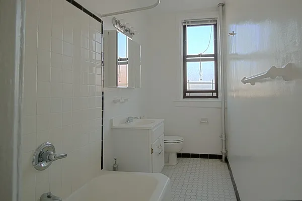 Rented by ROOM Real Estate | media 25