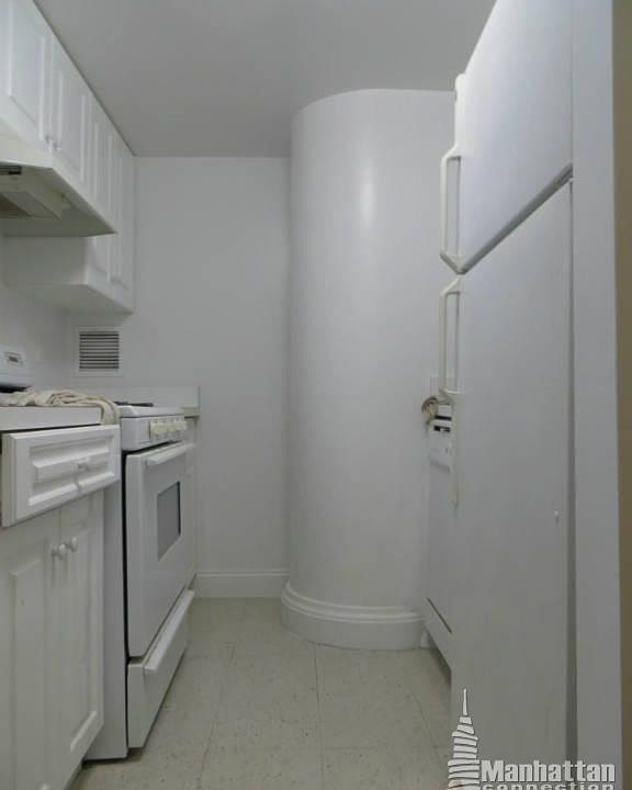 2nd image of 1 Astor Pl APT 7c