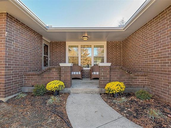 3rd image of 1127 Pleasant Dr