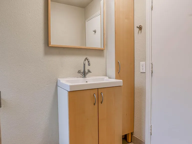 3919 Creston Ave #3 — Photo 16
