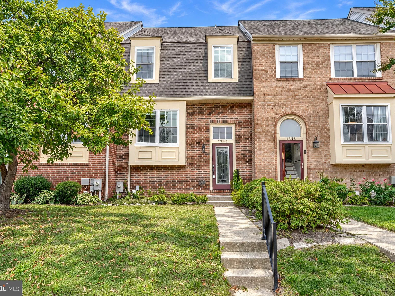 3 bed, 2.5 bath, 1554 sqft, $2,700 — Photo 2