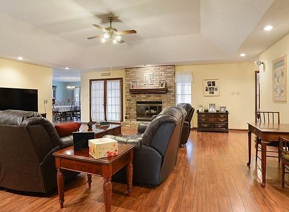 3rd image of 3901 Lake Arrowhead Dr