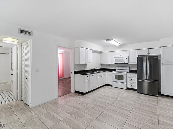 5th image of 1100 Pondella Rd APT 908