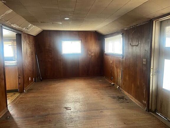 3rd image of 808 Sylvan Dr