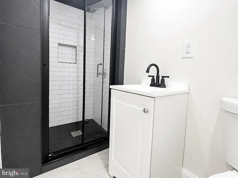 162 W Godfrey Ave — Photo 17