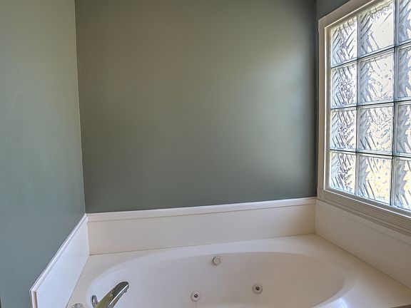 3rd image of 302 Belle Grove Blvd