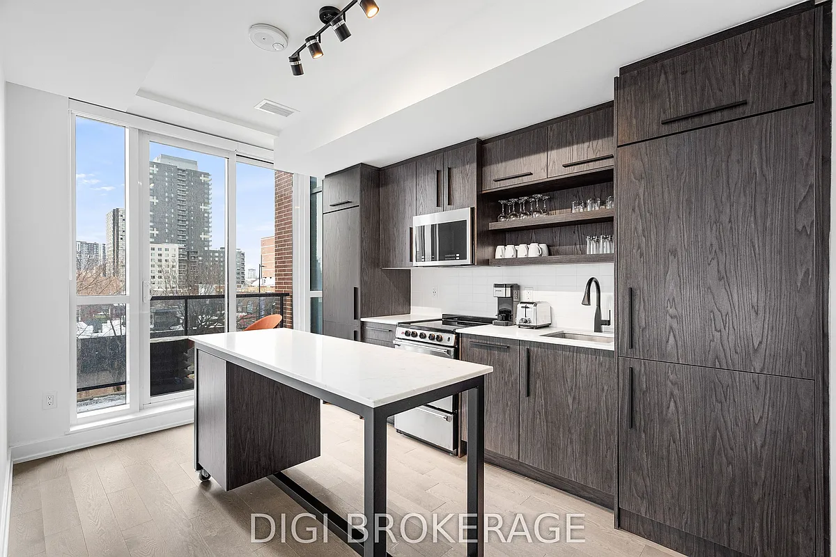 Building Photo - 560 Rideau St #303
