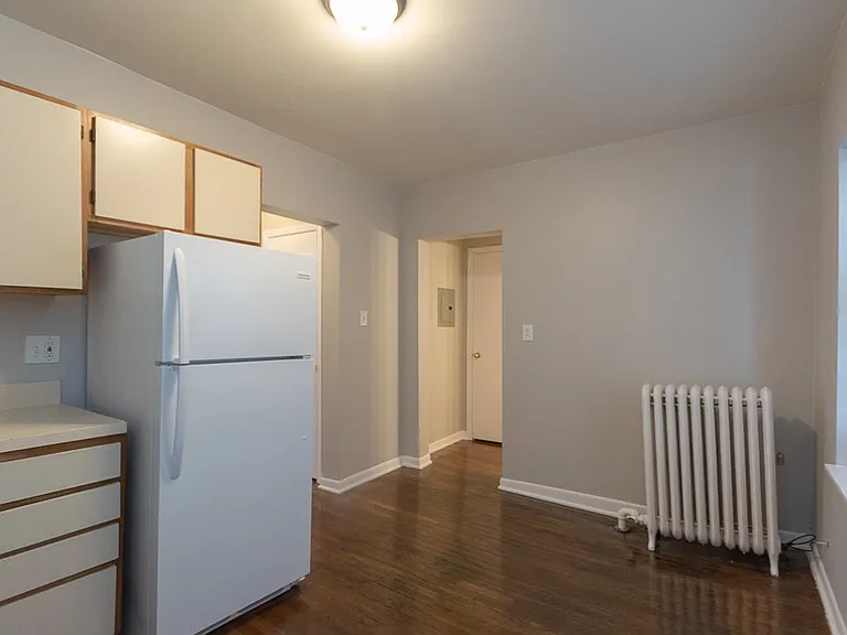 5748 N Winthrop Ave #203 — Photo 5