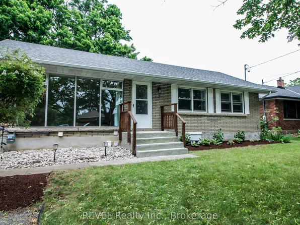 3 Whiteoak Dr, Saint Catharines, ON L2M 3B3