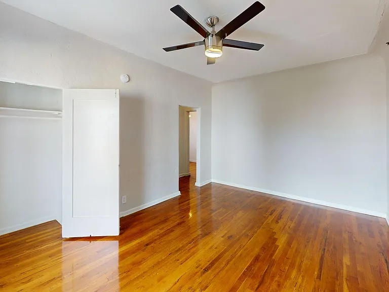 Saint Andrews Manor Apartments — Photo 19