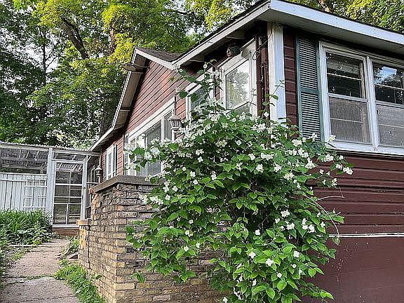 2nd image of 3468 Shoreline Dr