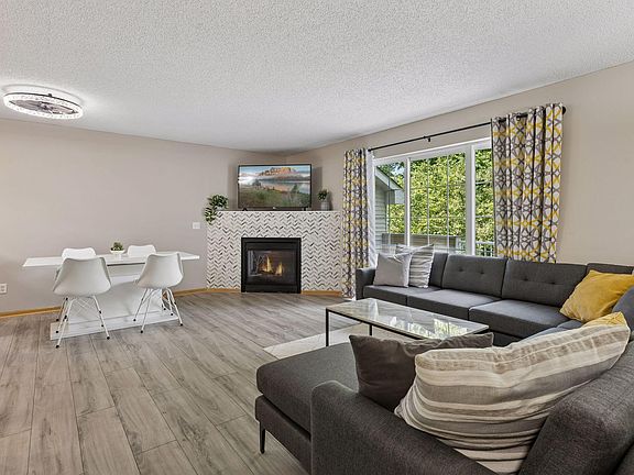 3rd image of 306 Brickyard Dr