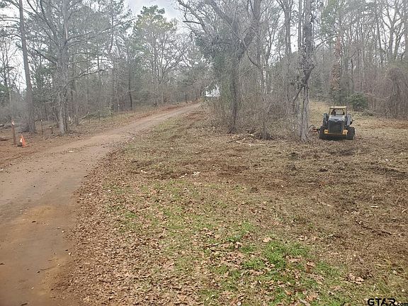 4th image of 411 County Road 1905a