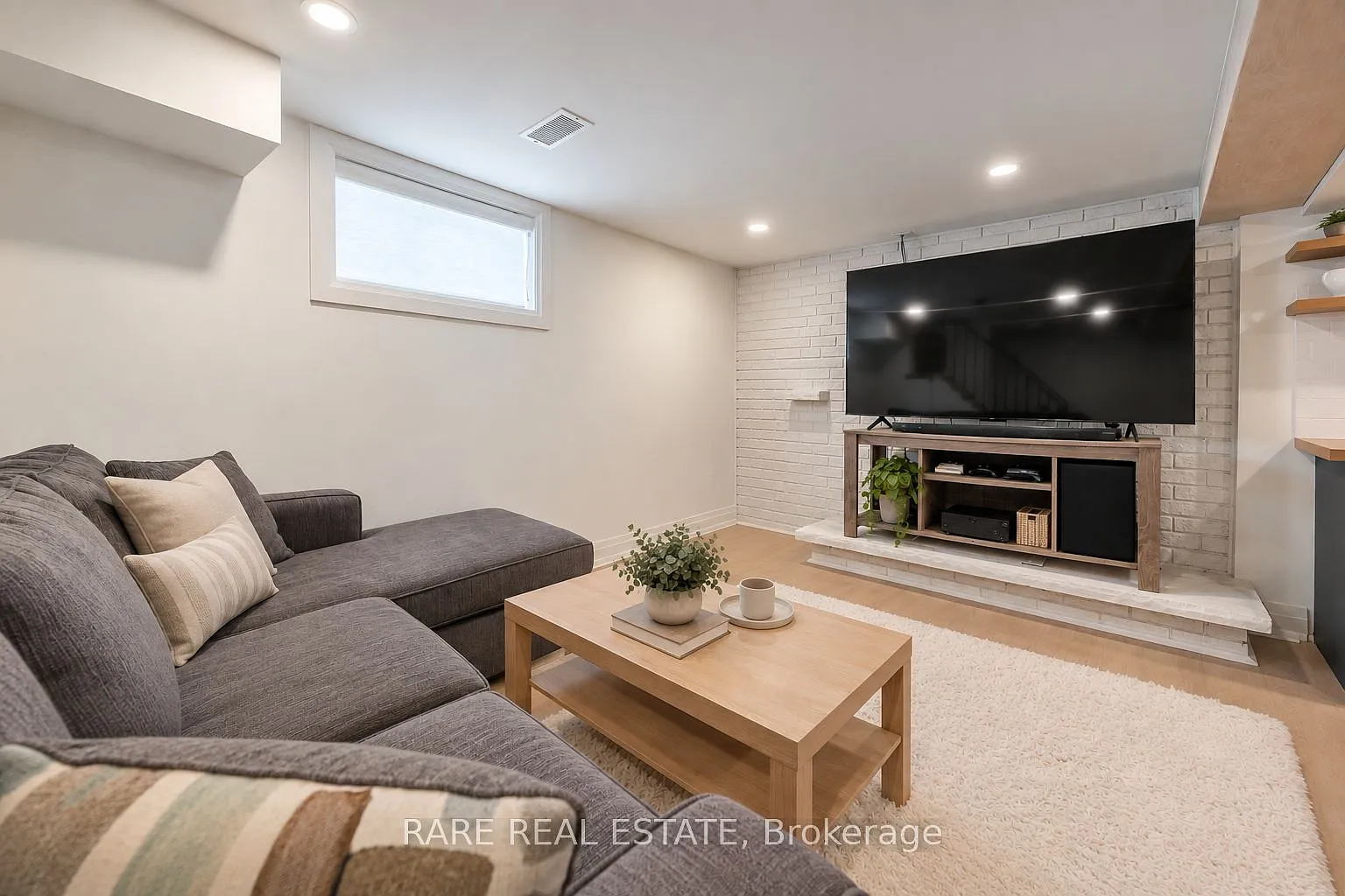 2 bed, $1,900 — Photo 2