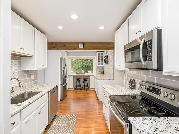 4th image of 230 Baker Lake Dr