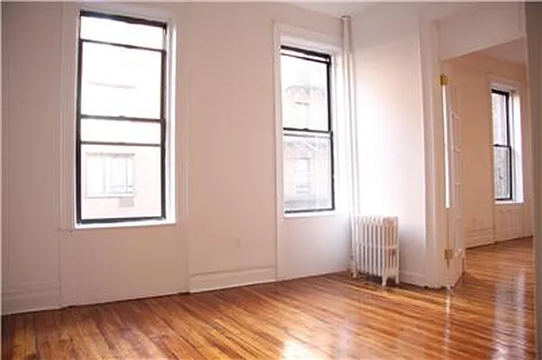 Rented by Adina Realty | media 37