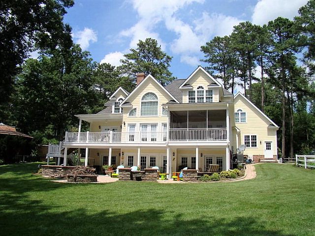 1st image of 206 Holiday Dr