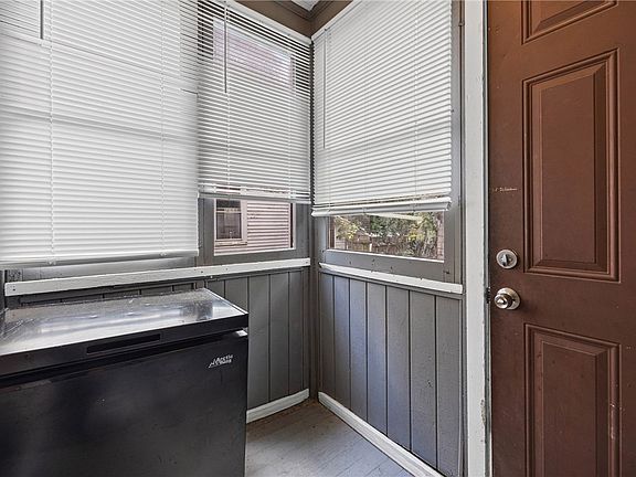 5th image of 337 Sawyer St