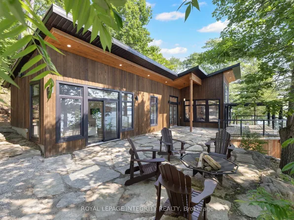 905 Shady Ln, Tay Valley, ON K7H 3C7