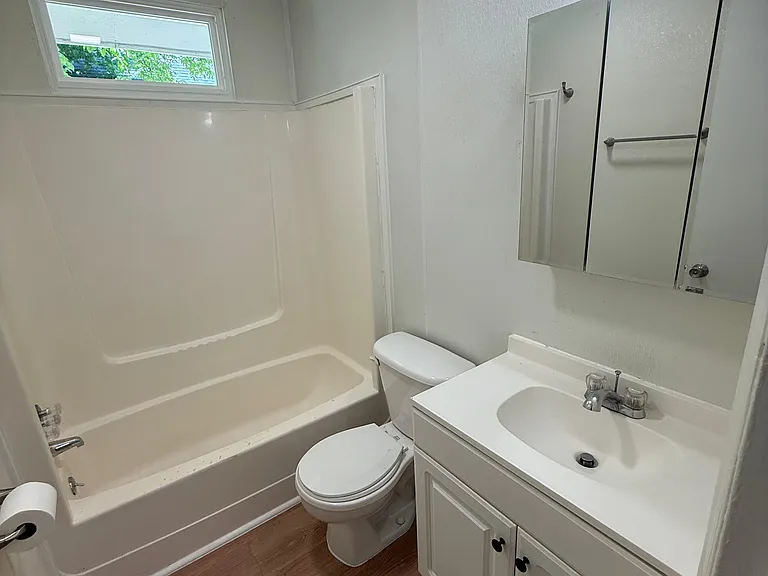 605 Barton St #A — Photo 14