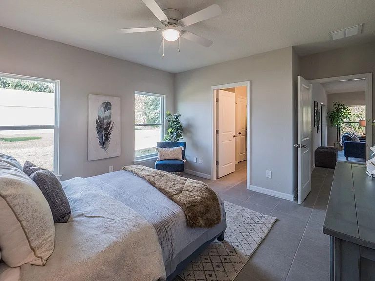820 NE 7th Pl — Photo 12