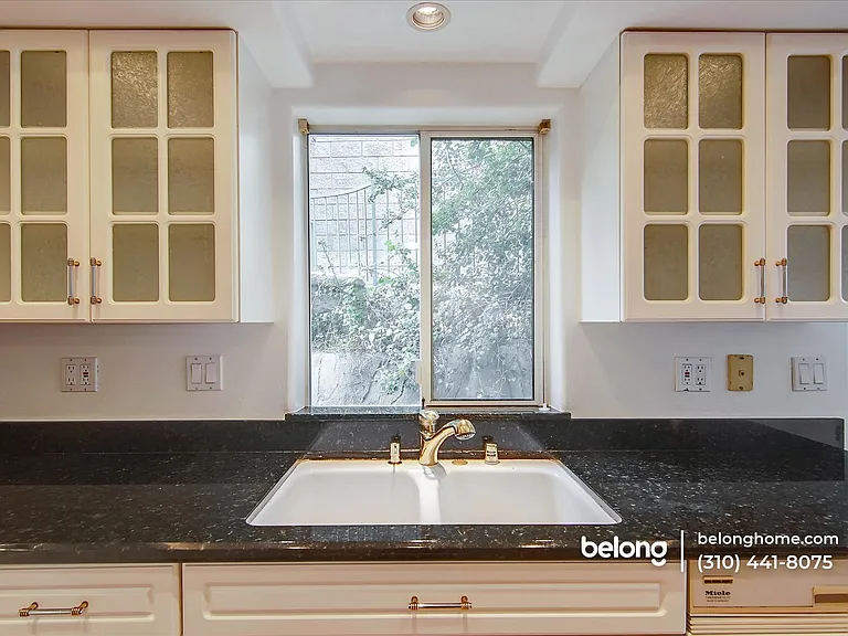 8527 Wonderland Ave — Photo 24